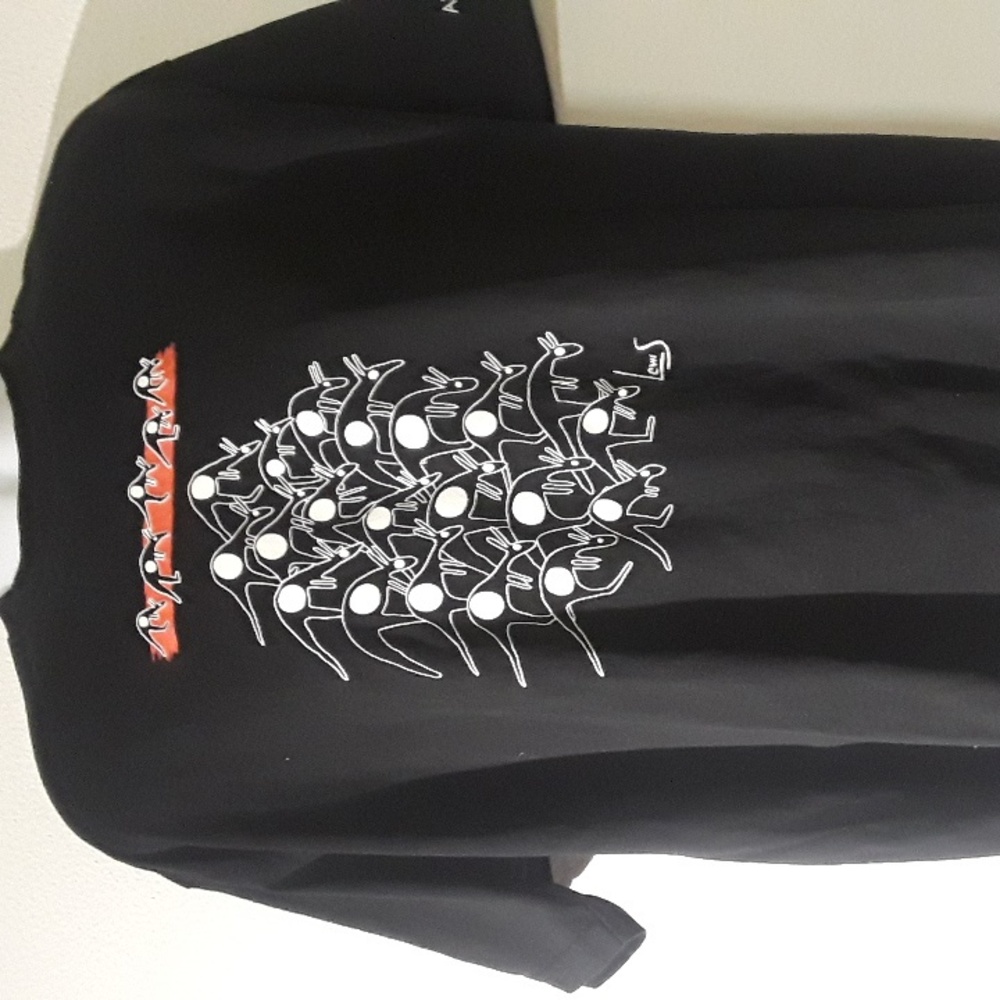 C10 - INDIGENART AUSTRALIA SZ. XL BLACK WITH KANGAROO T SHIRT